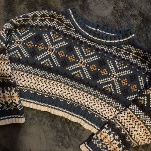 -Small NBW BDG crop-top sweater